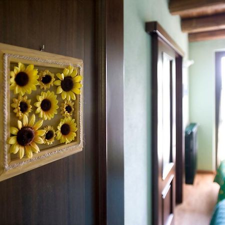 Penzion Cascina Il Ginepro Sinio Exteriér fotografie