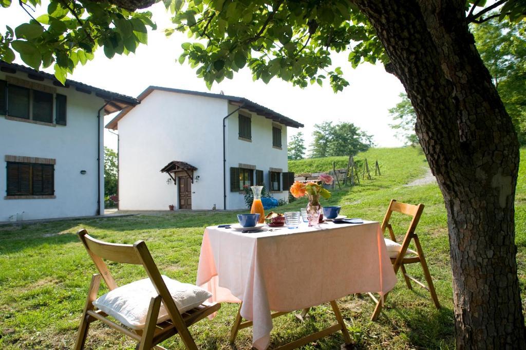 Penzion Cascina Il Ginepro Sinio Exteriér fotografie