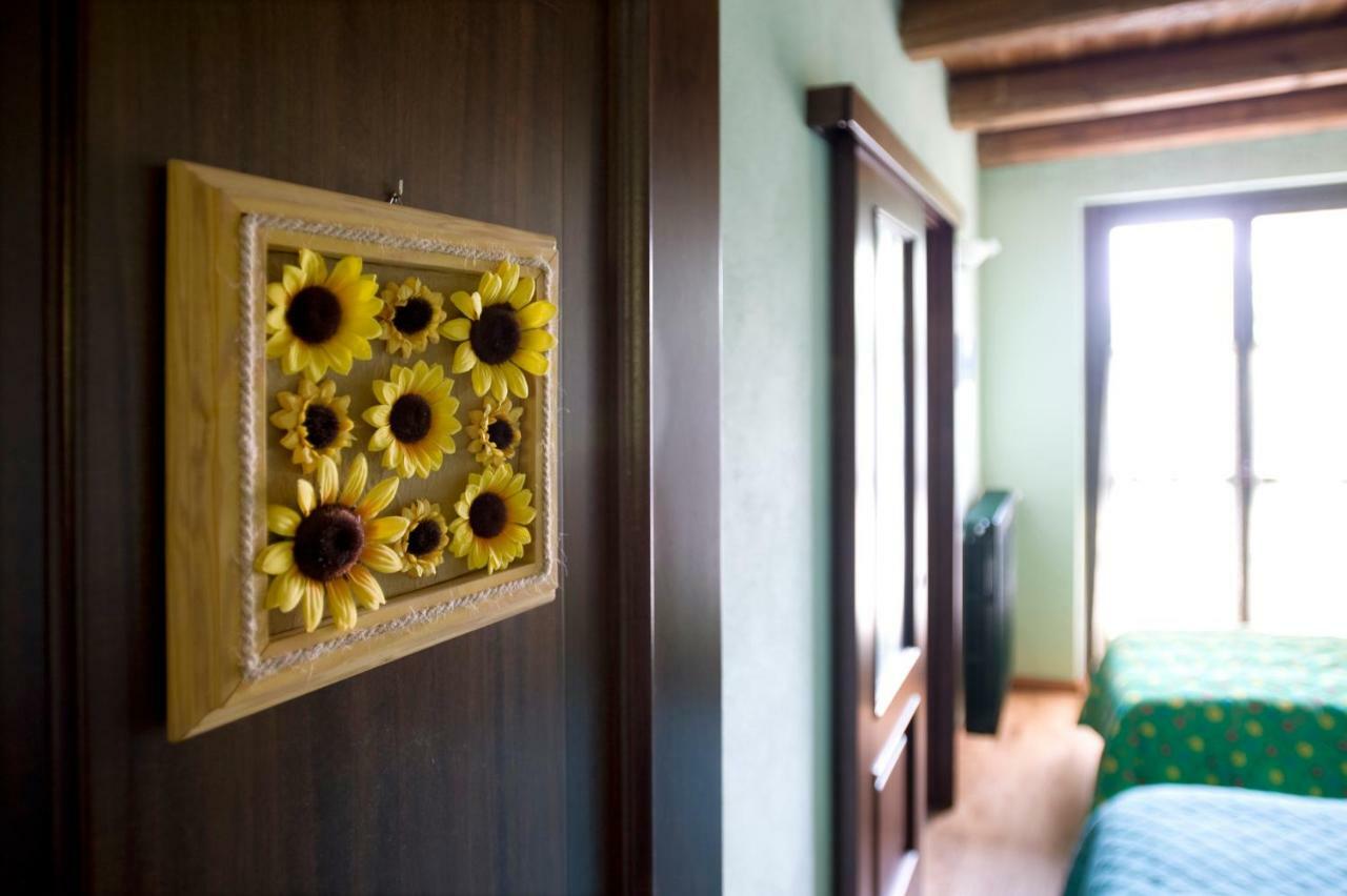 Penzion Cascina Il Ginepro Sinio Exteriér fotografie